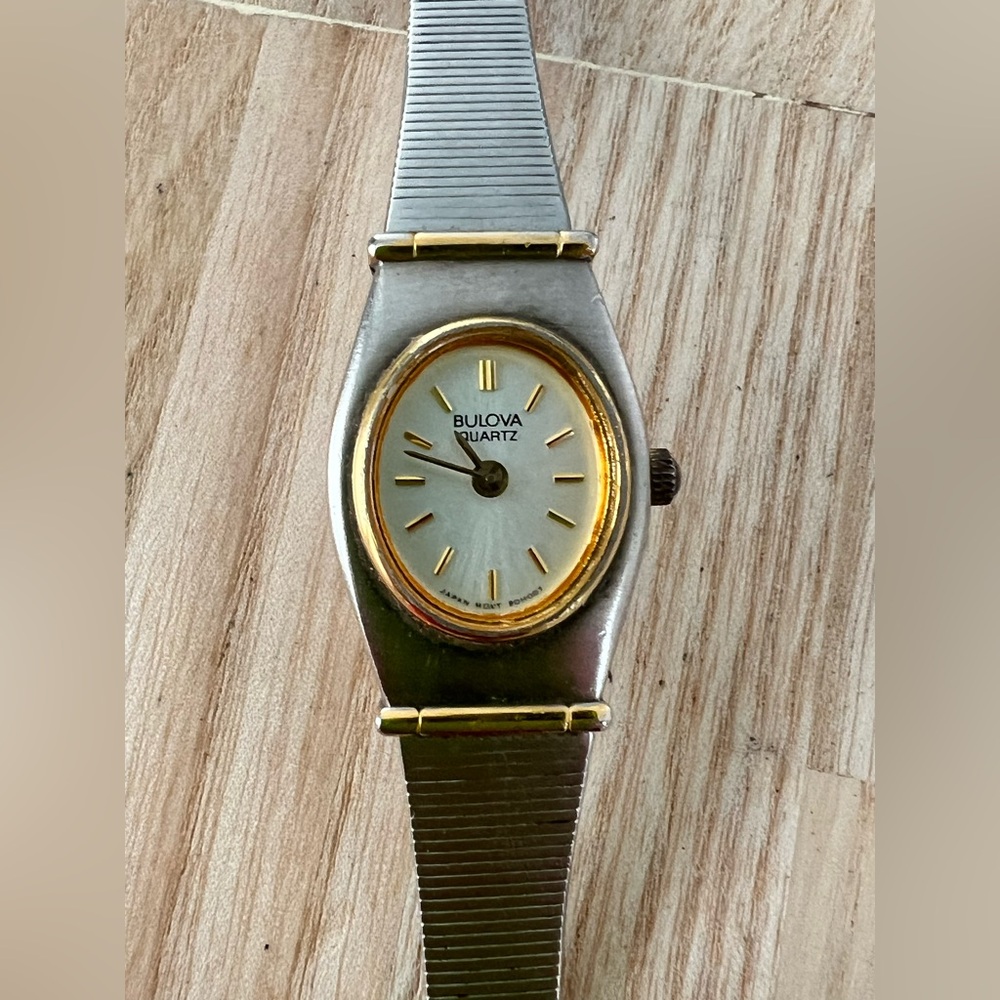 Vintage Bulova ladies silver tone classic watch NEW BATTERY